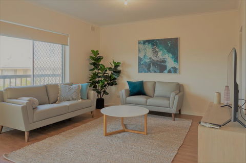 Henley Beach South, Amazing Views, Huge Private Balcony! - Accommodation Kalgoorlie 2