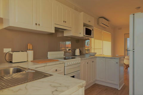 Henley Beach South, Amazing Views, Huge Private Balcony! - Accommodation Kalgoorlie 16