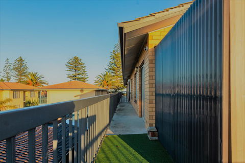 Henley Beach South, Amazing Views, Huge Private Balcony! - Accommodation Kalgoorlie 19