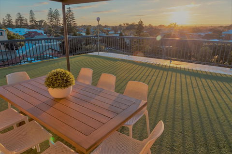 Henley Beach South, Amazing Views, Huge Private Balcony! - Accommodation Kalgoorlie 0