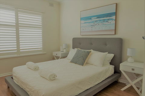 Henley Beach South, Amazing Views, Huge Private Balcony! - Accommodation Kalgoorlie 1