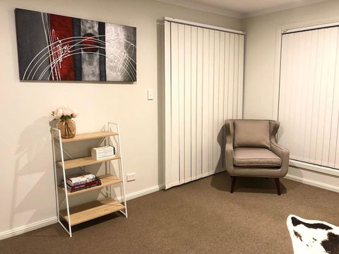 MODERN SPACIOUS 3 BR HOME - NEAR BEACH & AIRPORT - Accommodation Kalgoorlie 6