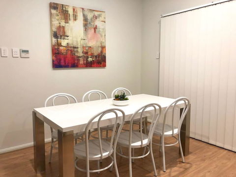 MODERN SPACIOUS 3 BR HOME - NEAR BEACH & AIRPORT - Accommodation Kalgoorlie 10
