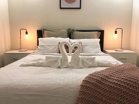 MODERN SPACIOUS 3 BR HOME - NEAR BEACH & AIRPORT - Accommodation Kalgoorlie 1