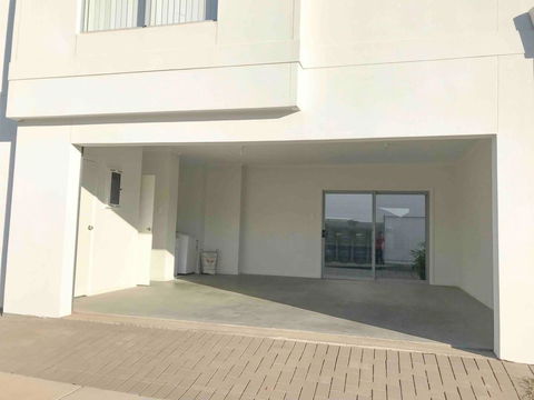 MODERN SPACIOUS 3 BR HOME - NEAR BEACH & AIRPORT - Accommodation Kalgoorlie 13