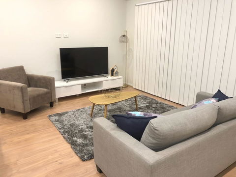 MODERN SPACIOUS 3 BR HOME - NEAR BEACH & AIRPORT - Accommodation Kalgoorlie 7