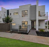 MODERN SPACIOUS 3 BR HOME - NEAR BEACH  AIRPORT - Accommodation Kalgoorlie