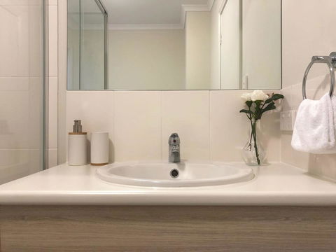 MODERN SPACIOUS 3 BR HOME - NEAR BEACH & AIRPORT - Accommodation Kalgoorlie 4