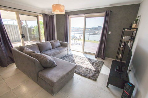 Waterfront On Jefferson, At Wellington Marina, SA - Accommodation Kalgoorlie 6