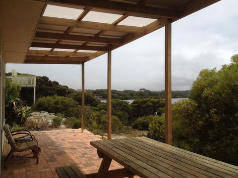 Camelot - Accommodation Kalgoorlie 0