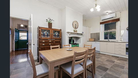 Treasured Memories Cottage - Accommodation Kalgoorlie 9