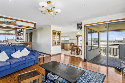 Rocks Retreat House With Sea Views - Accommodation Kalgoorlie 0