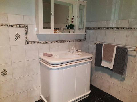 Rocks Retreat House With Sea Views - Accommodation Kalgoorlie 15