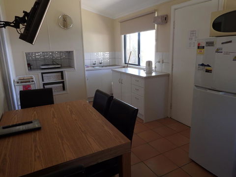 Lazy Lobster Holiday Units & Chalets - Accommodation Kalgoorlie 6