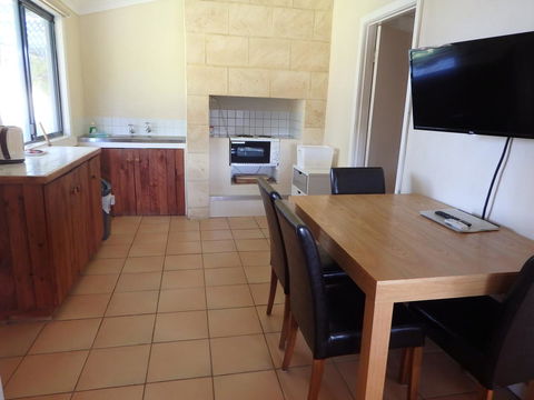Lazy Lobster Holiday Units & Chalets - Accommodation Kalgoorlie 4