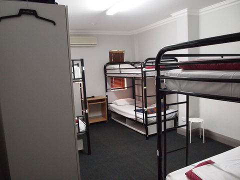 The Emperors Crown Hostel - Accommodation Kalgoorlie 4
