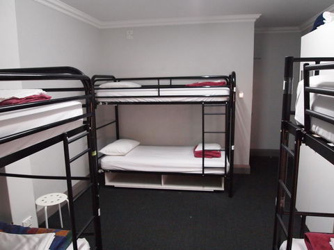 The Emperors Crown Hostel - Accommodation Kalgoorlie 11