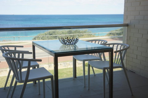 Cottesloe Beachfront Ocean View Apartment - Accommodation Kalgoorlie 5