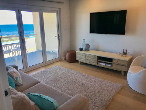 Cottesloe Beachfront Ocean View Apartment - Accommodation Kalgoorlie 6