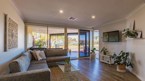 Starboard Views Kalbarri - River Front Apartment - Accommodation Kalgoorlie 0