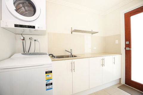 Calming Waters - Pet Friendly - Community Pool - Accommodation Kalgoorlie 24