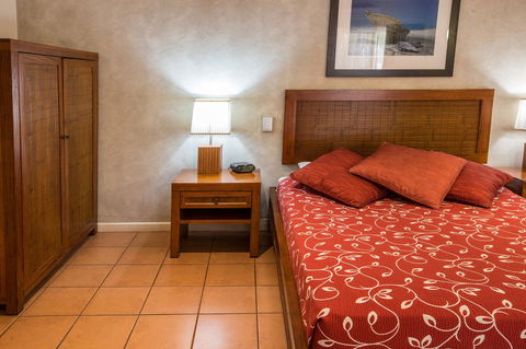 The Continental Hotel - Accommodation Kalgoorlie 2