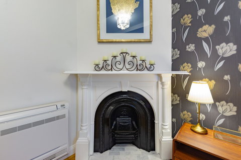 Heritage Townhouse Near Harbour Bridge - Accommodation Kalgoorlie 8