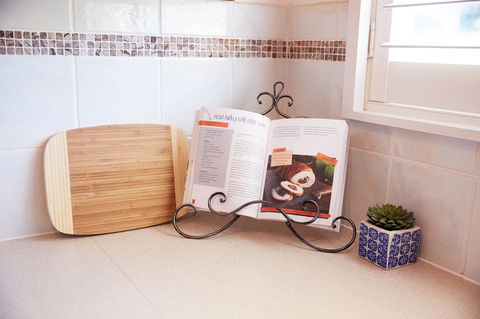 Bright And Spacious Family Home With Leafy Deck - Accommodation Kalgoorlie 20