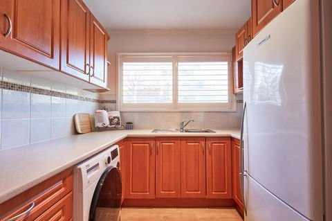 Bright And Spacious Family Home With Leafy Deck - Accommodation Kalgoorlie 18