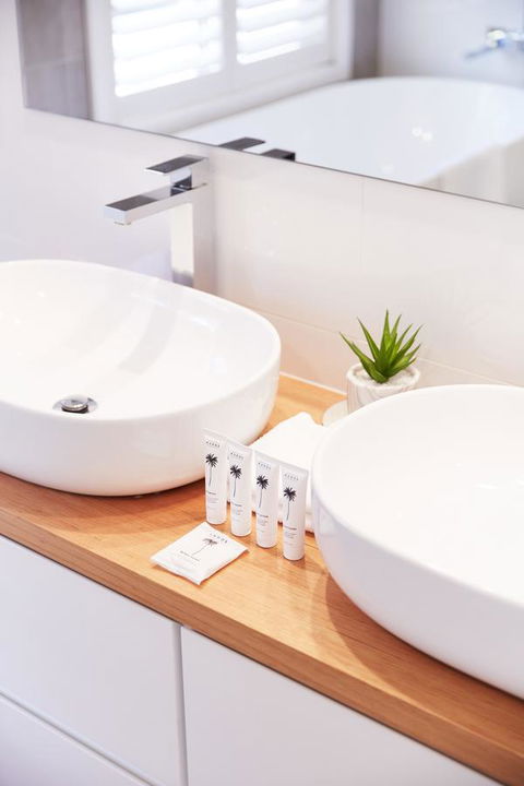 Bright And Spacious Family Home With Leafy Deck - Accommodation Kalgoorlie 10