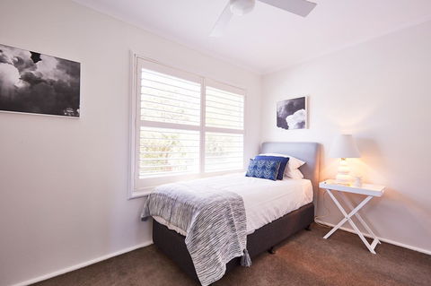 Bright And Spacious Family Home With Leafy Deck - Accommodation Kalgoorlie 24