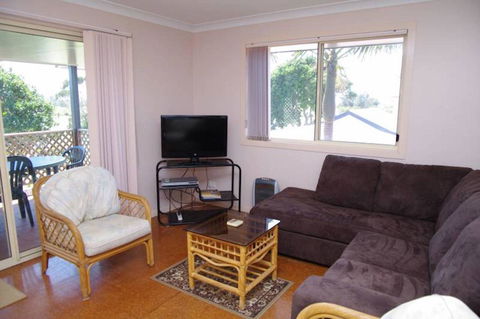 Bellhaven 2, 17 Willow Street - Accommodation Kalgoorlie 1