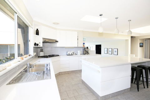 Neptune I Absolute Beachfront I Stunning Views - Accommodation Kalgoorlie 8