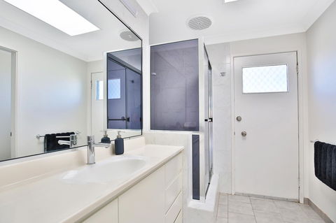 Neptune I Absolute Beachfront I Stunning Views - Accommodation Kalgoorlie 19