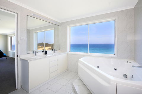 Neptune I Absolute Beachfront I Stunning Views - Accommodation Kalgoorlie 18