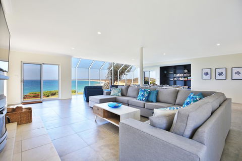 Neptune I Absolute Beachfront I Stunning Views - Accommodation Kalgoorlie 0