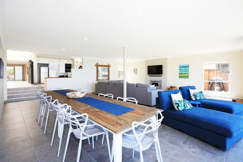 Neptune I Absolute Beachfront I Stunning Views - Accommodation Kalgoorlie 5