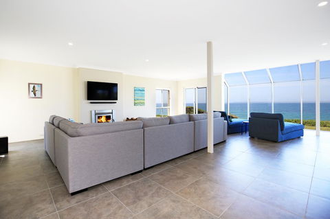 Neptune I Absolute Beachfront I Stunning Views - Accommodation Kalgoorlie 3