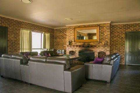 Ironstone Estate Lovedale - Accommodation Kalgoorlie 2