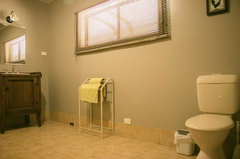 Ironstone Estate Lovedale - Accommodation Kalgoorlie 9