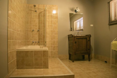 Ironstone Estate Lovedale - Accommodation Kalgoorlie 10