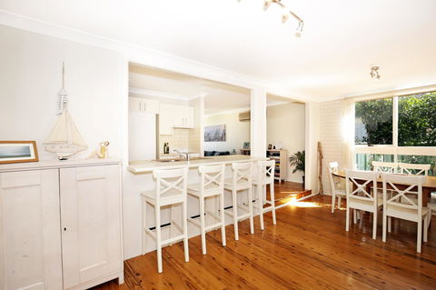 Hayes Beach House I Award Winner I 4 Mins To Beach - Accommodation Kalgoorlie 11