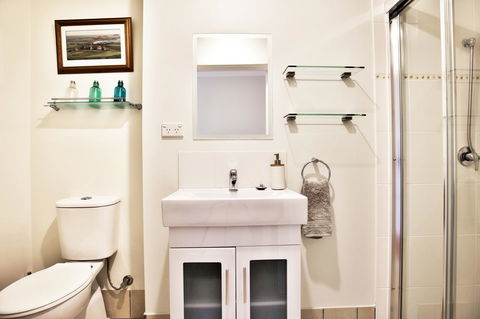 Hayes Beach House I Award Winner I 4 Mins To Beach - Accommodation Kalgoorlie 14