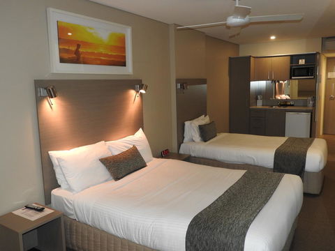 Manly Paradise Motel & Apartments - Accommodation Kalgoorlie 1
