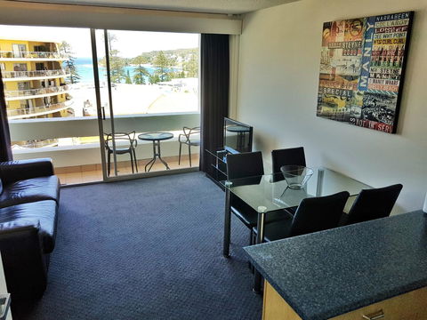 Manly Central Executive - Accommodation Kalgoorlie 5