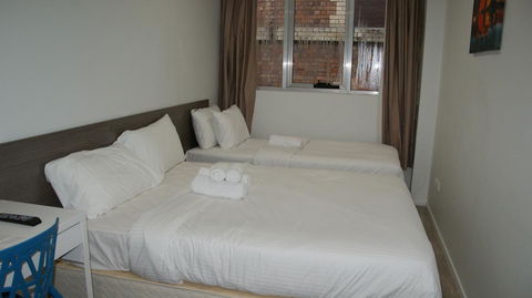 Dixon Residences - Accommodation Kalgoorlie 8