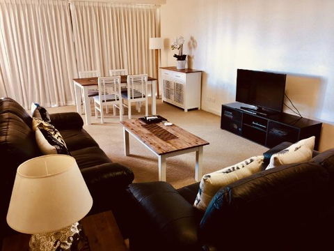 Boathouse Resort (Water Front) - Accommodation Kalgoorlie 5