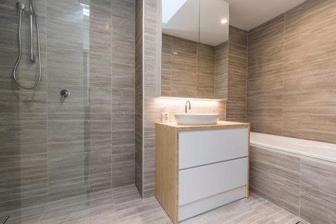 Nobbs Â· Executive 2 Storey Sydney Apartment With Pool - Accommodation Kalgoorlie 10