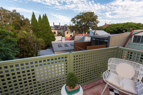 Nobbs Â· Executive 2 Storey Sydney Apartment With Pool - Accommodation Kalgoorlie 16