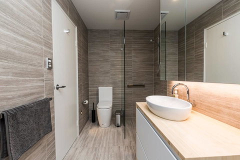 Nobbs Â· Executive 2 Storey Sydney Apartment With Pool - Accommodation Kalgoorlie 9